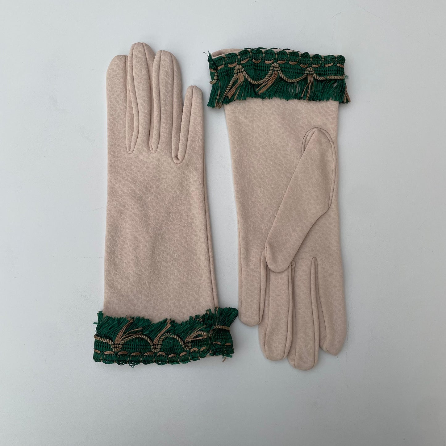 Guanti ecru con passamaneria verde