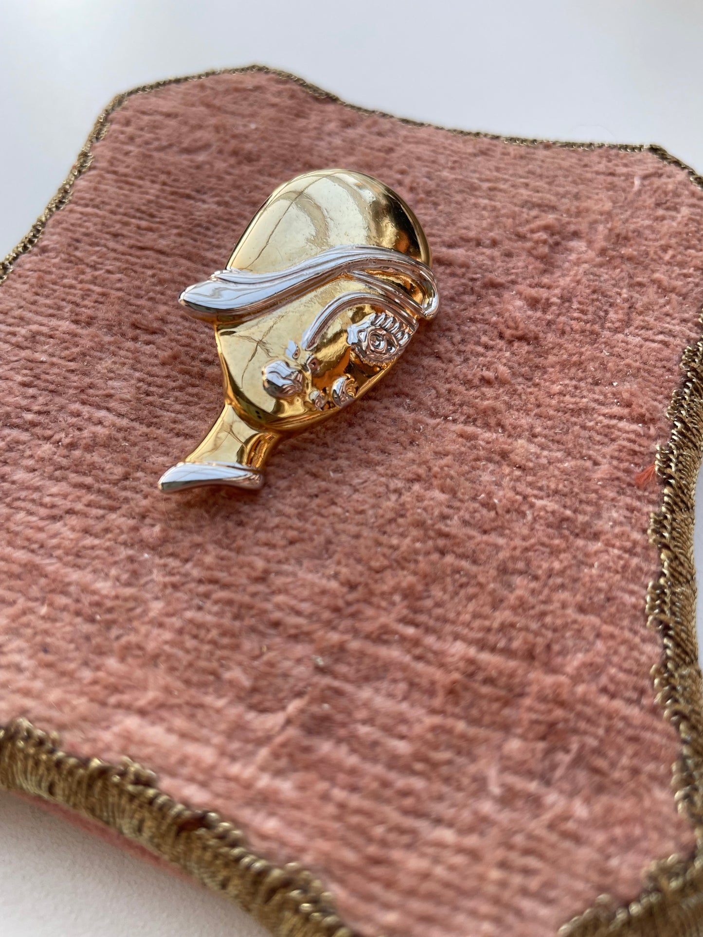 Spilla stile Schiaparelli