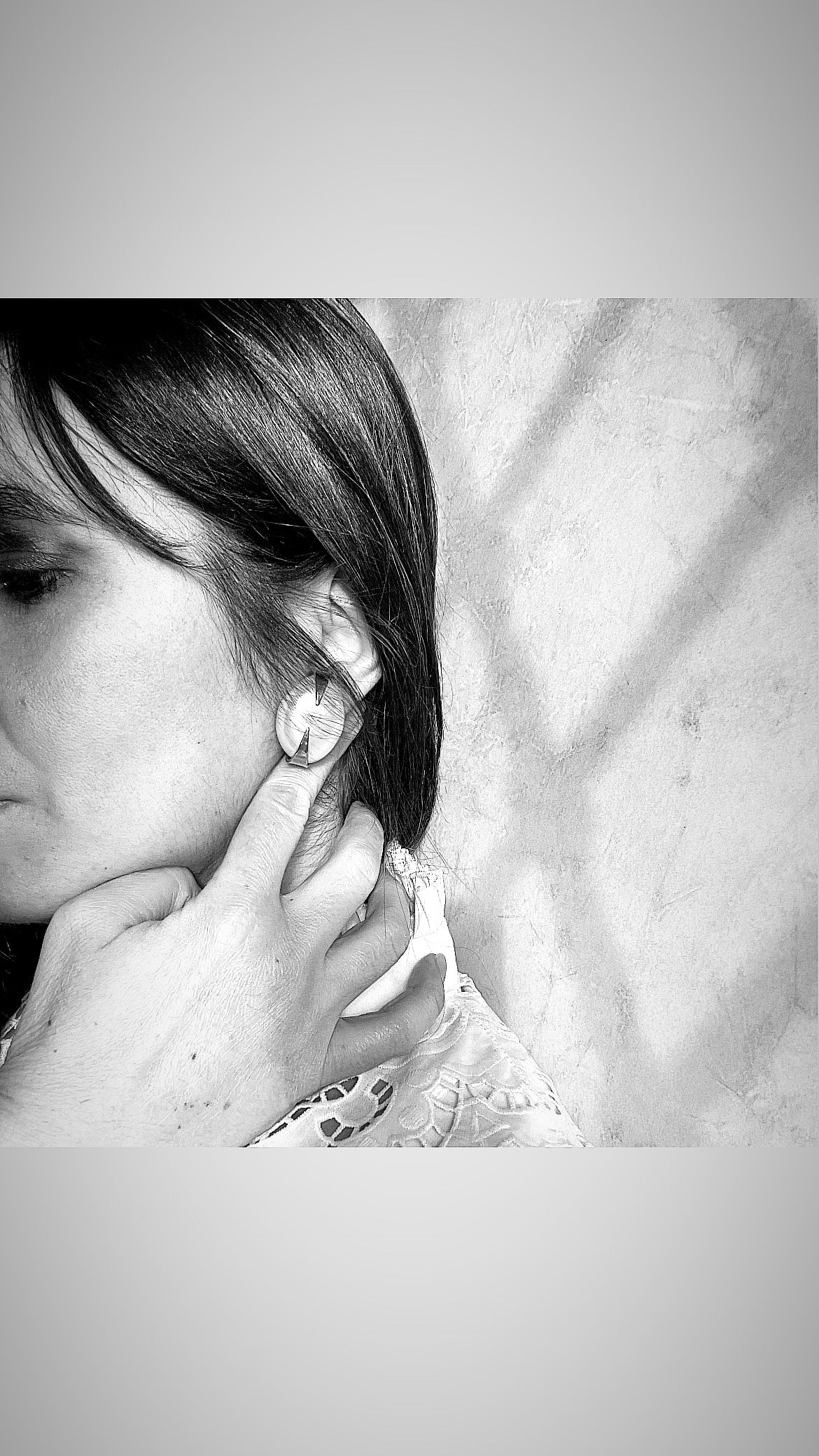 Maxi clip con dettaglio geometrico