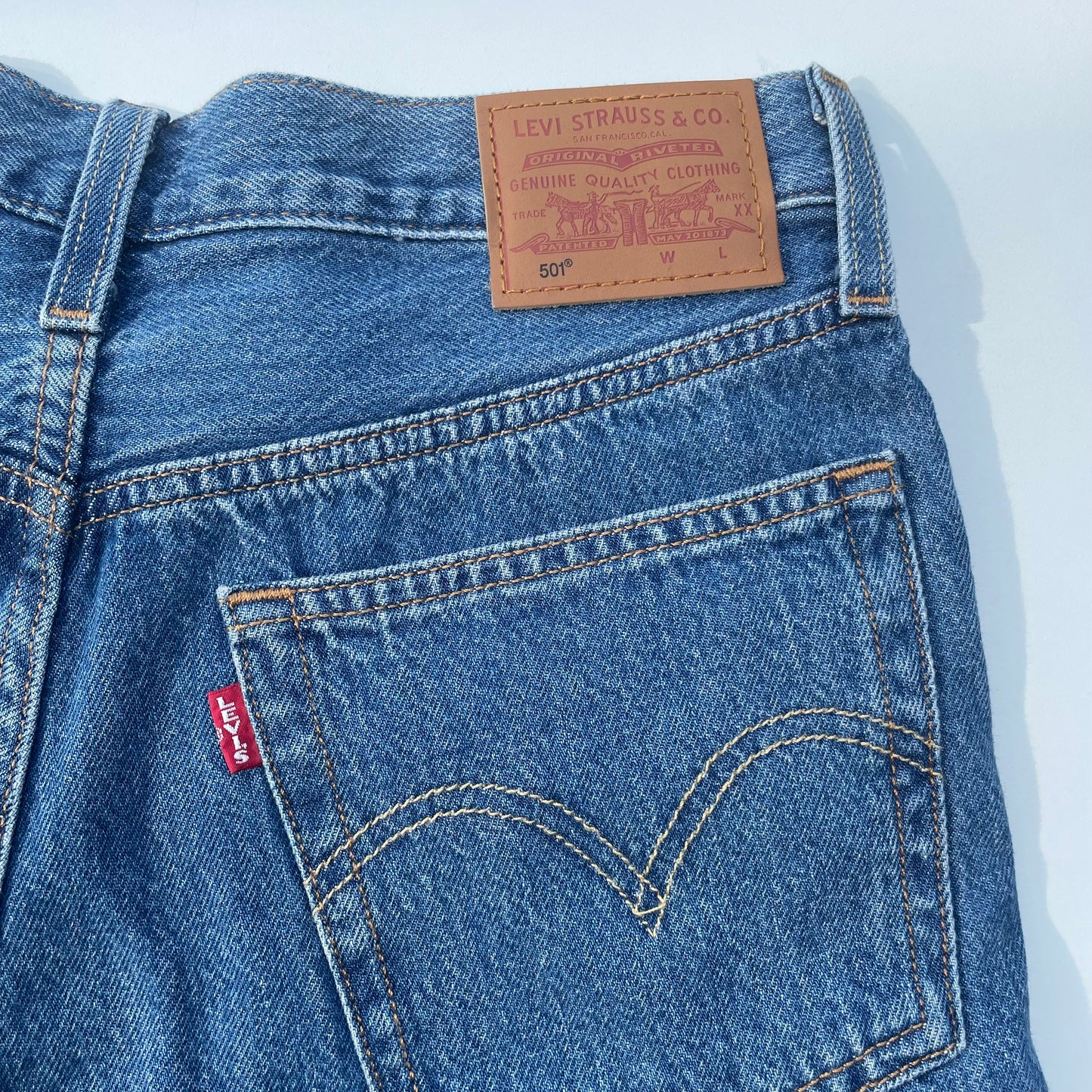 Levi’s shorts scuri
