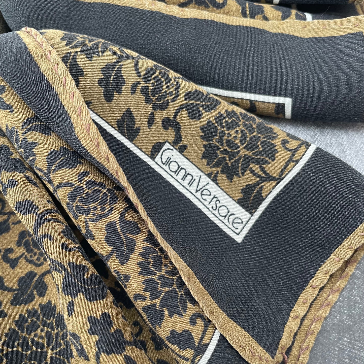 Spilla fiocco Gianni Versace