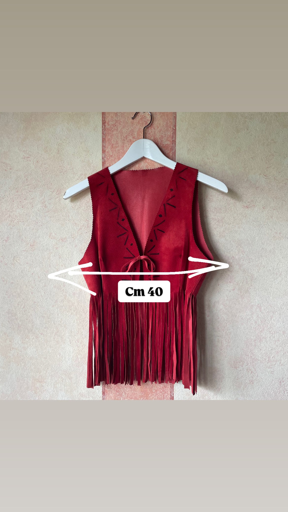 Gilet rosso con frange