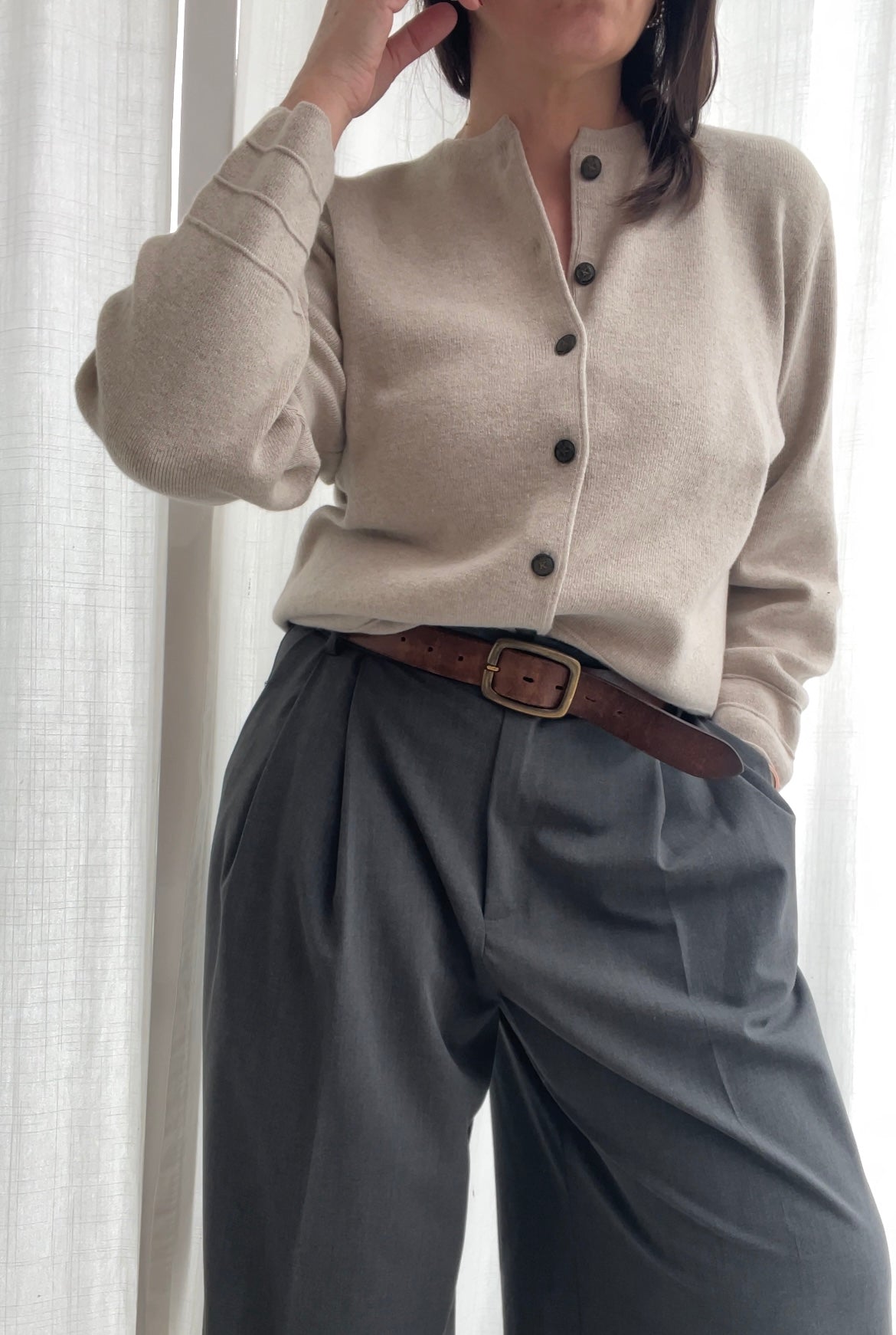 Cardigan lana color tortora