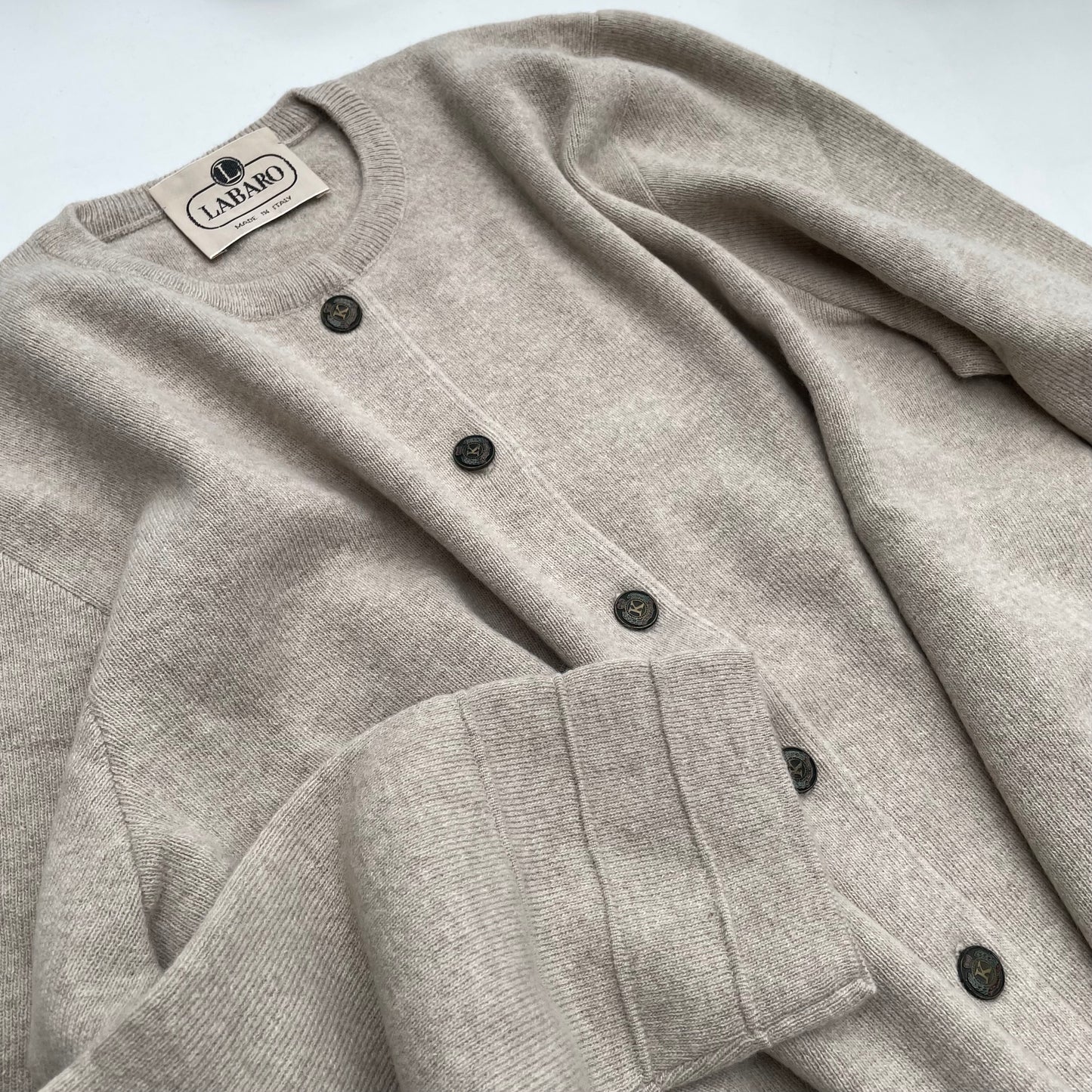 Cardigan lana color tortora