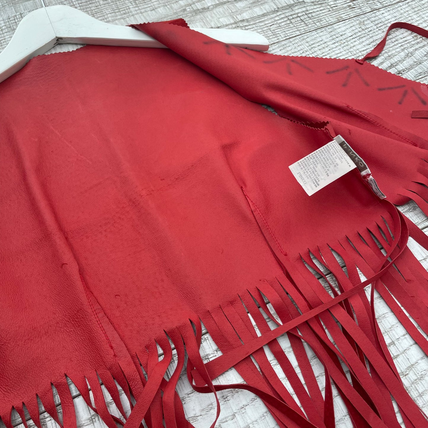 Gilet rosso con frange