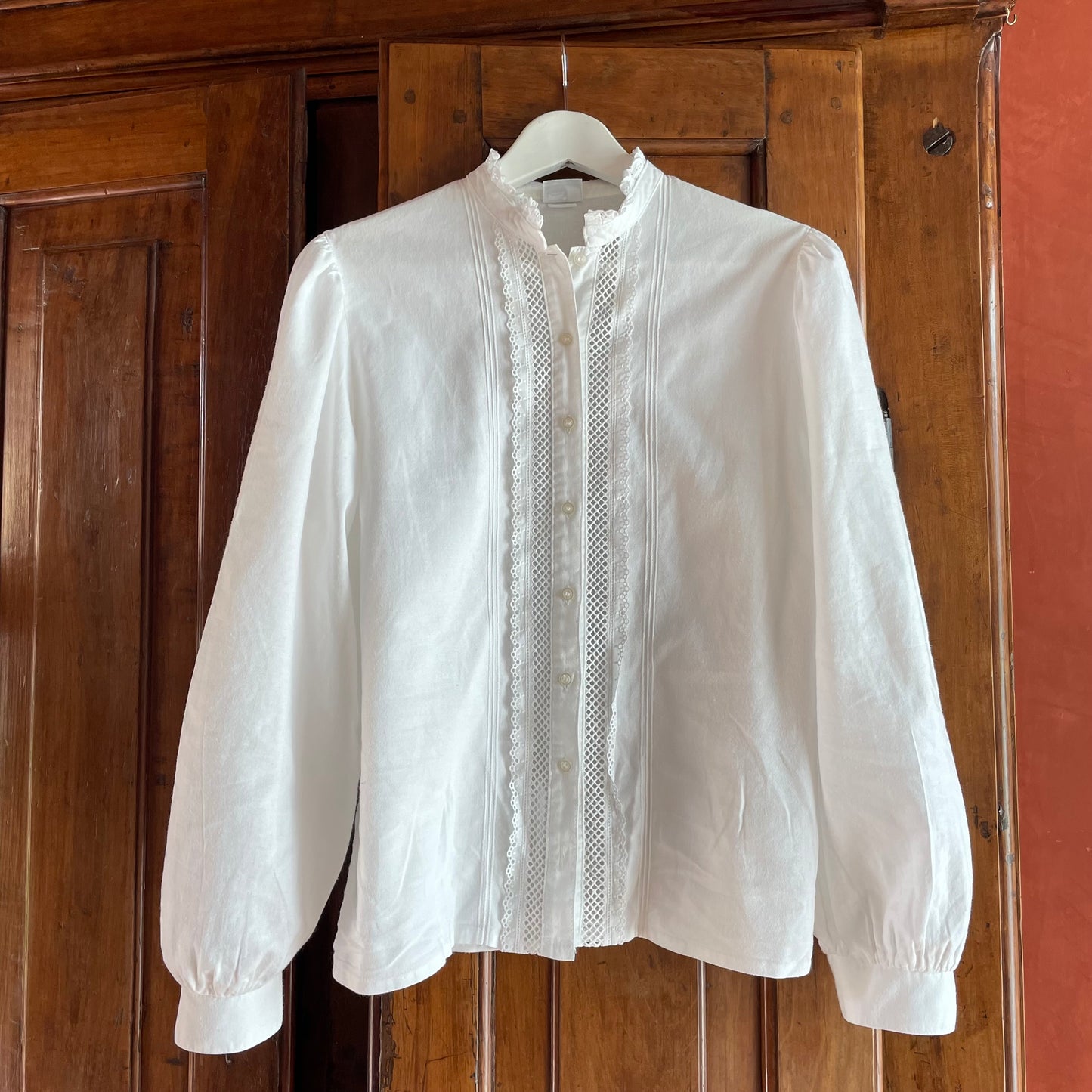 Tyrolean shirt with ruffle collar