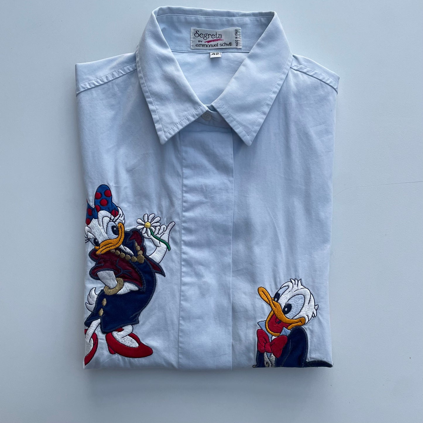 Donald Duck in love shirt