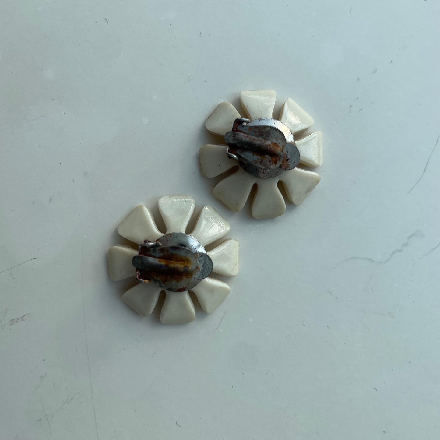 Orecchini margherita bianca