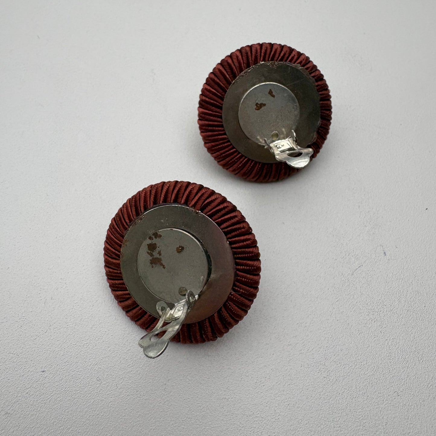 Orecchini tondi marron glacé