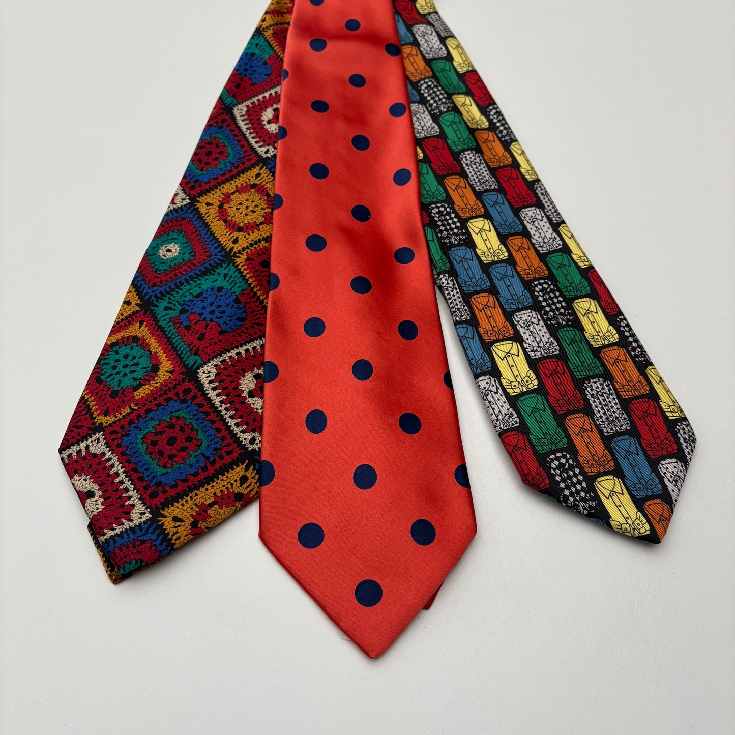Moschino tie uncinetto
