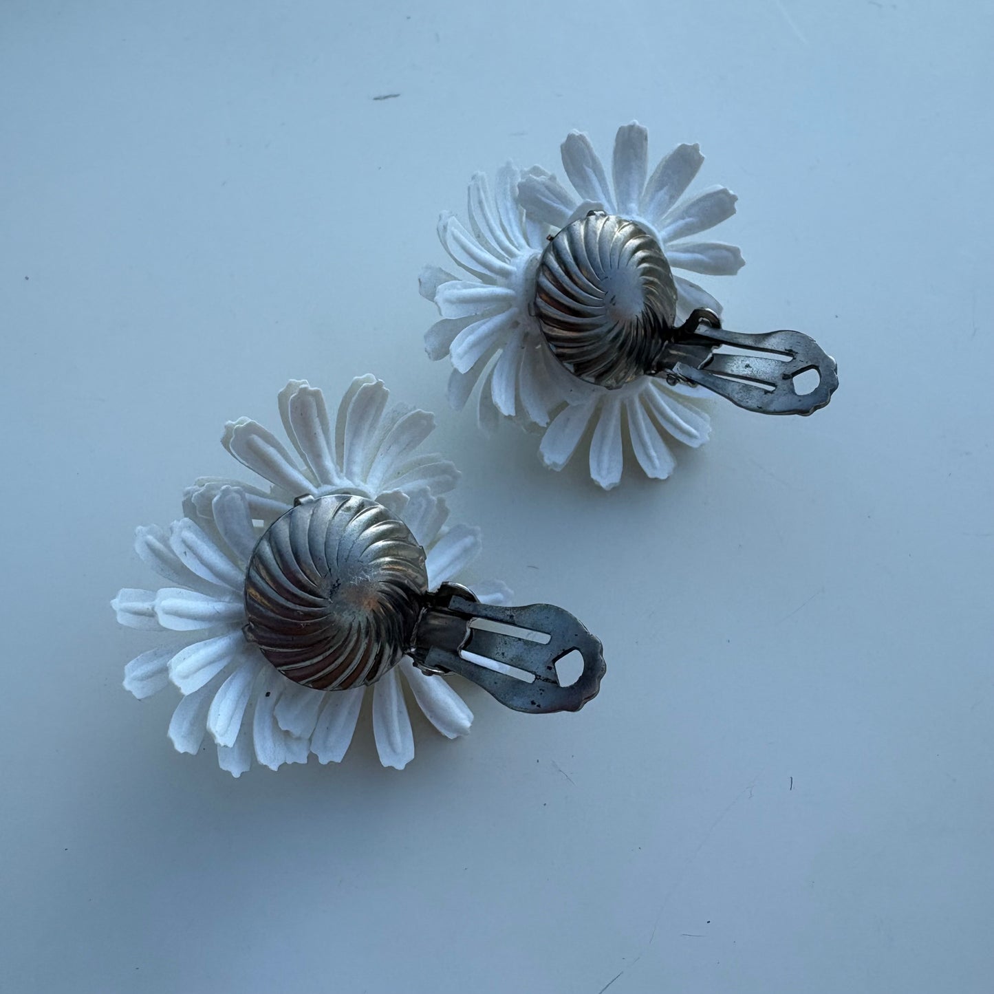 Orecchini fiori bianchi
