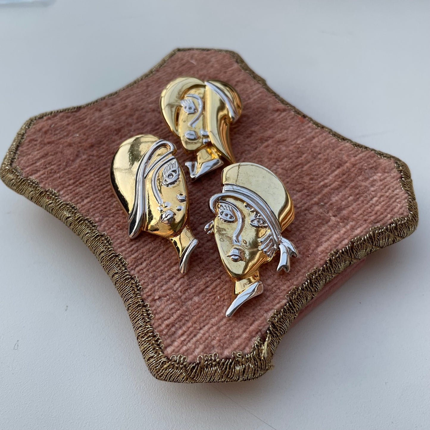 Spilla Schiaparelli style
