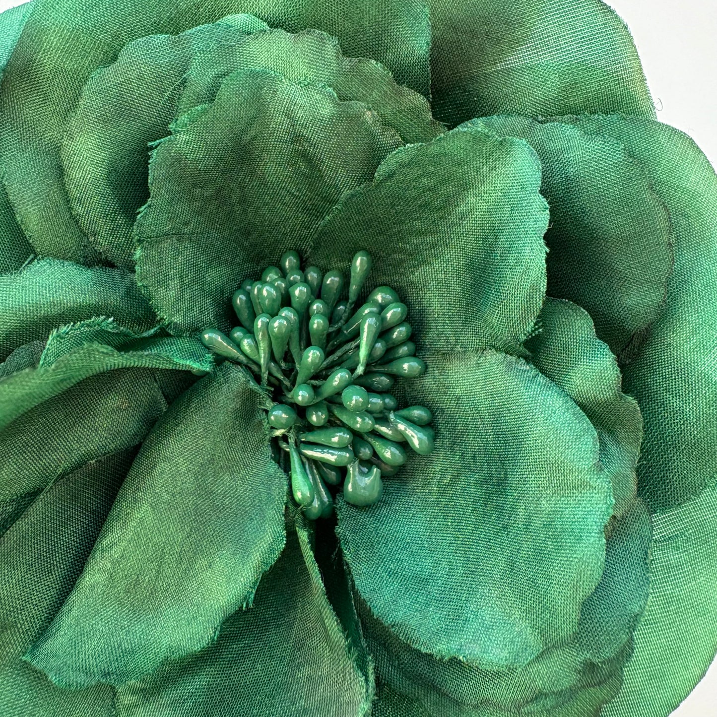 Spilla con fiore verde