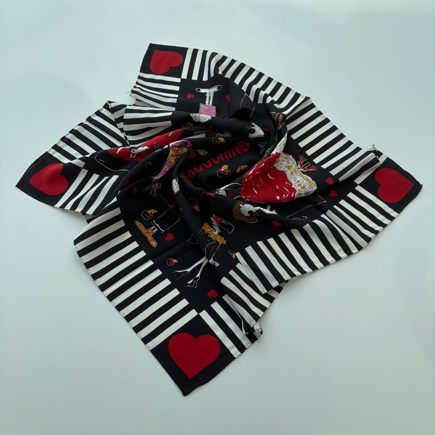 Moschino foulard-Olivia fashionista