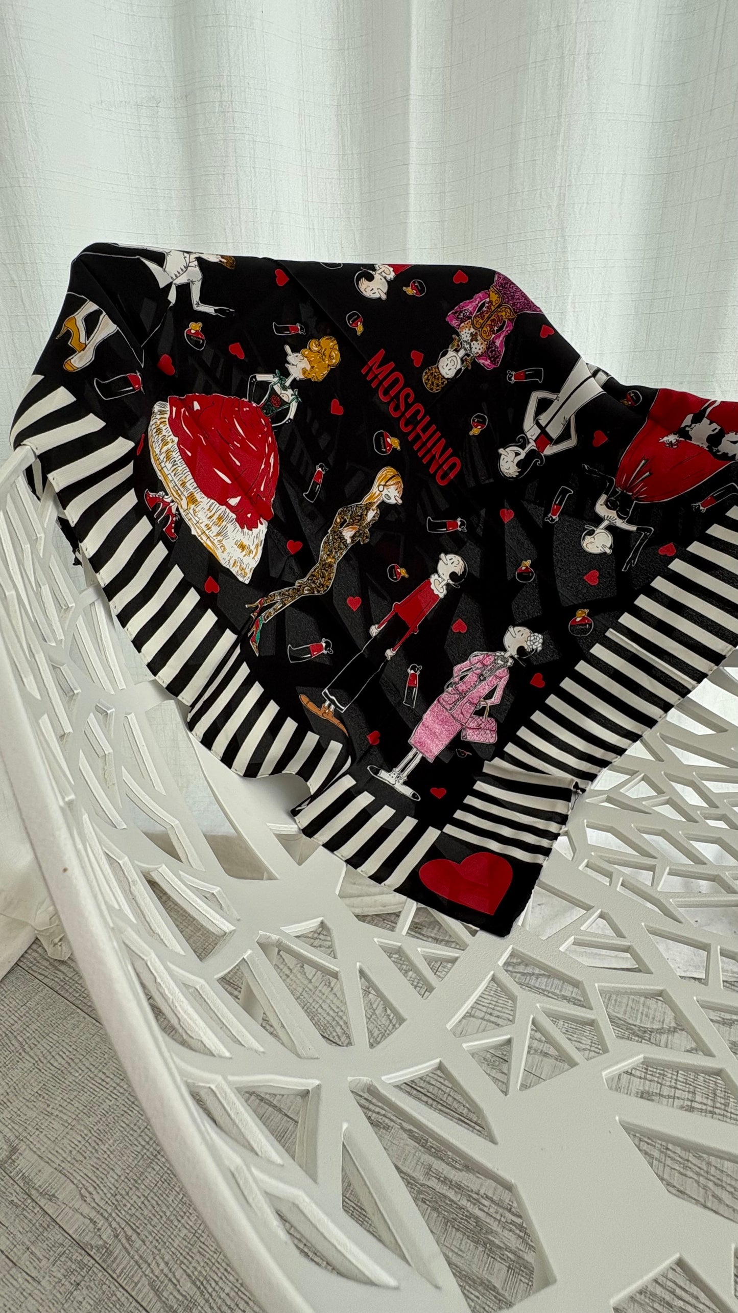 Moschino foulard-Olivia fashionista