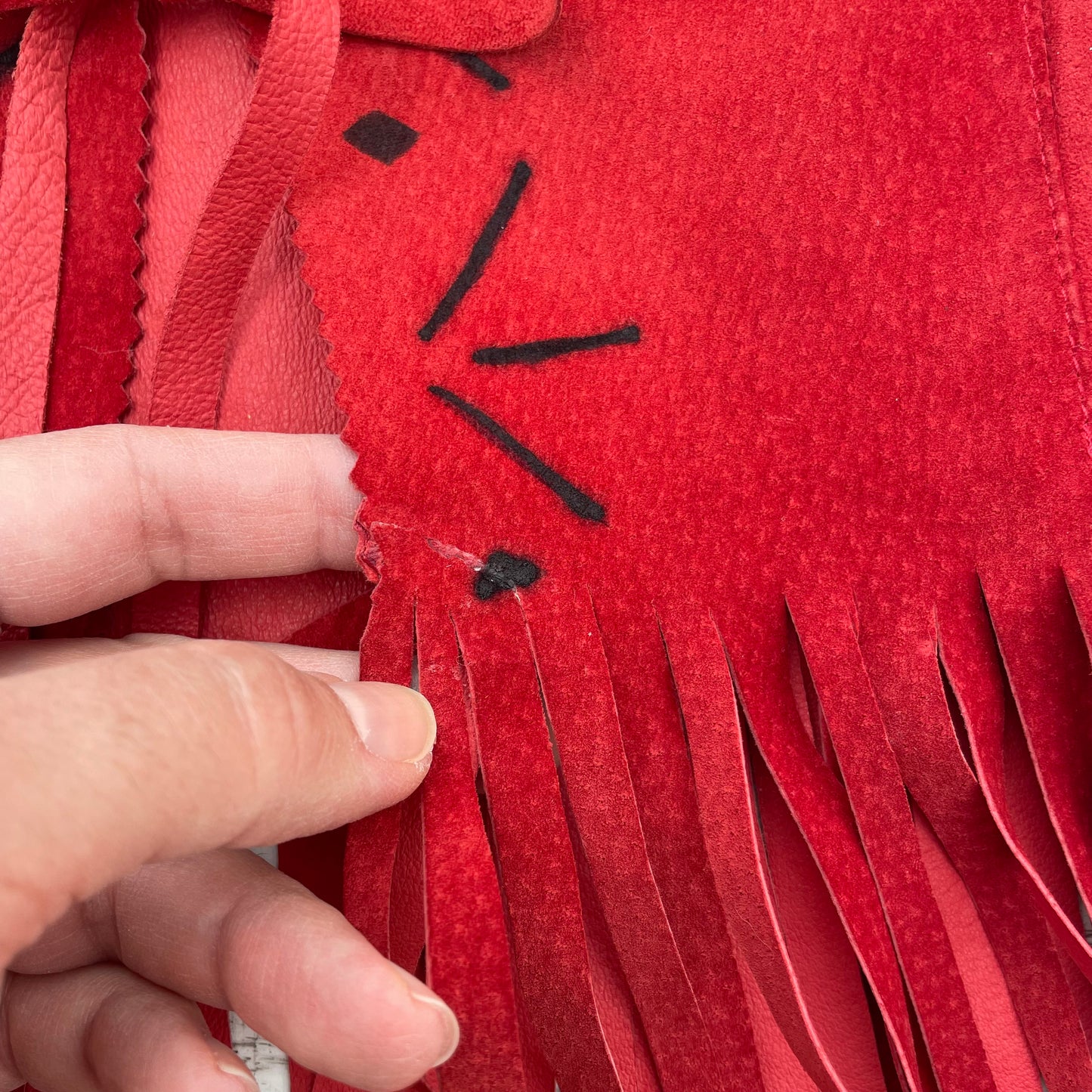Gilet rosso con frange