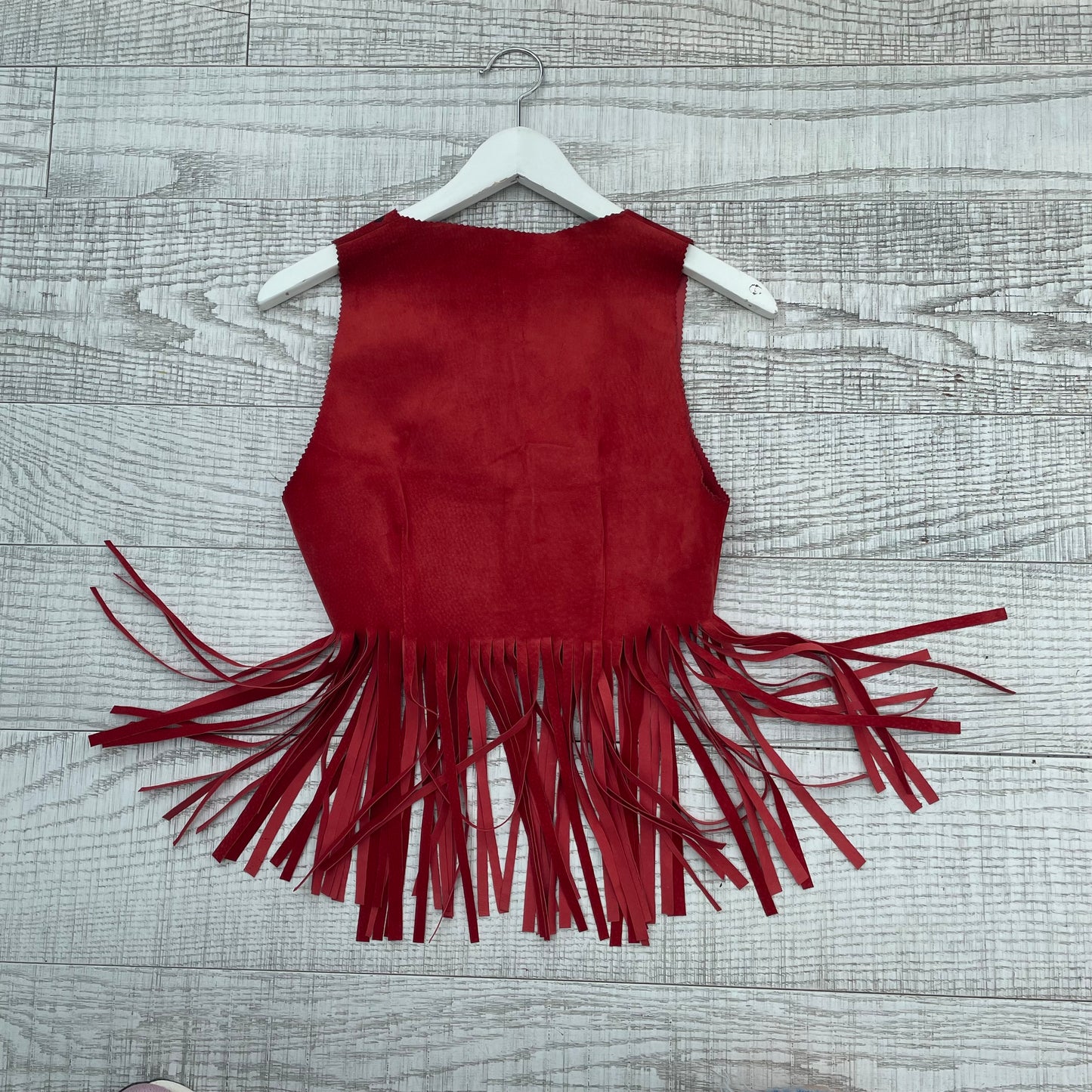Gilet rosso con frange