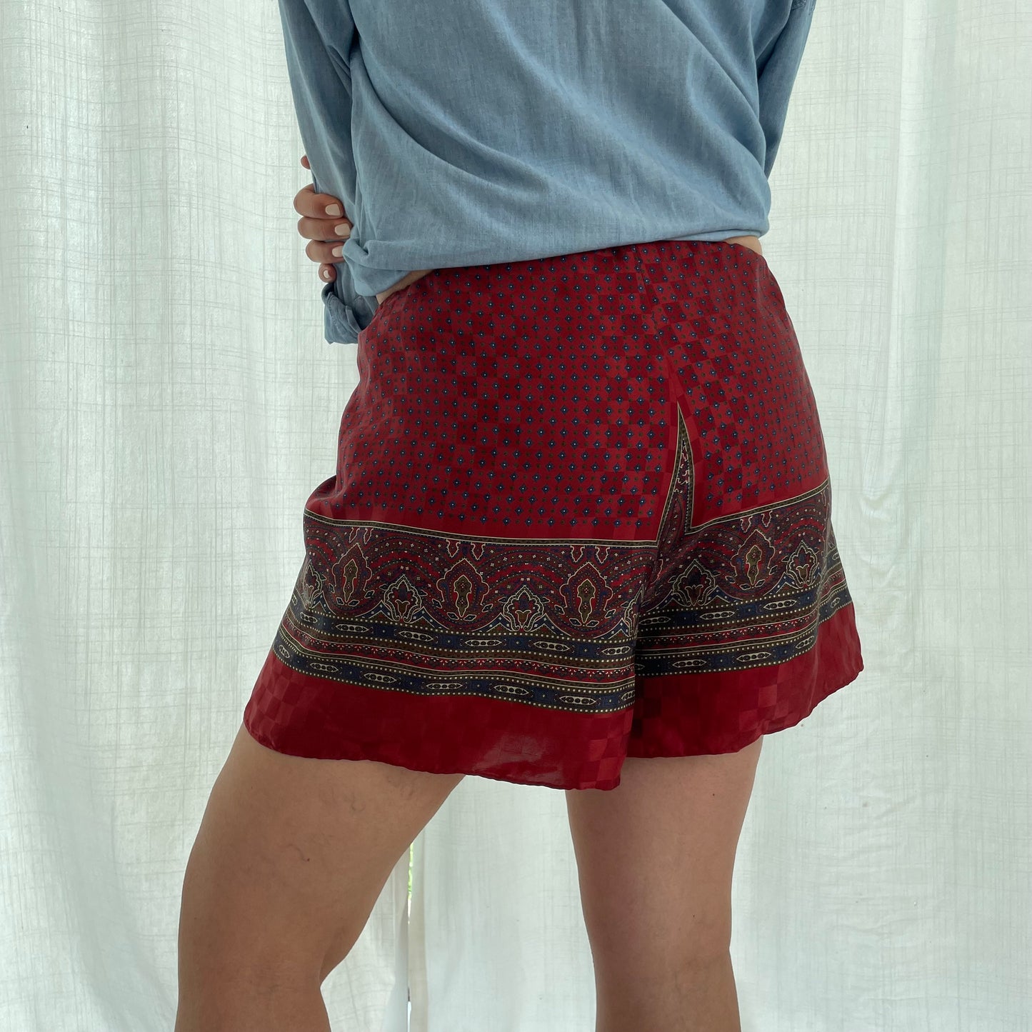 Fou shorts con bordo Etro-style