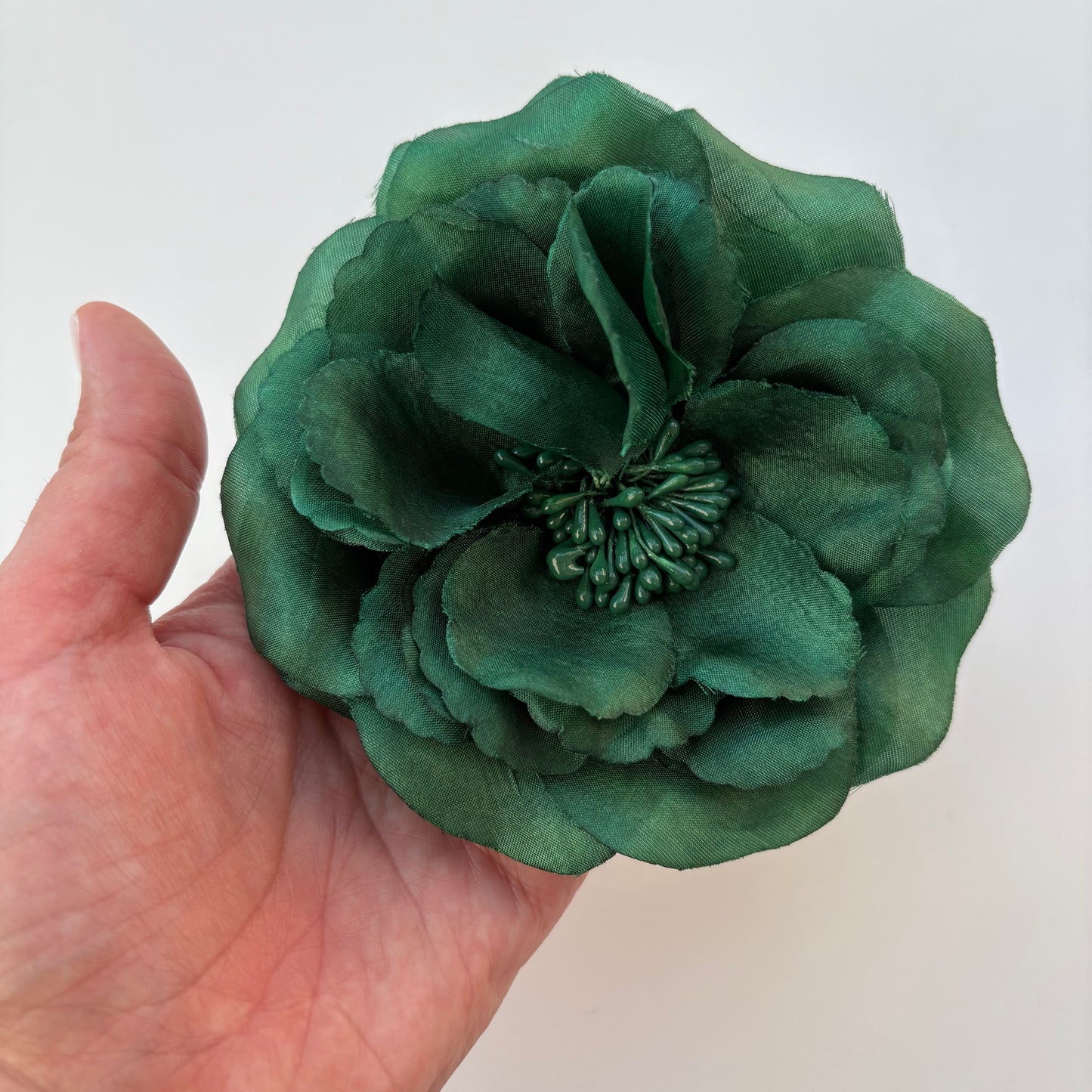 Spilla con fiore verde
