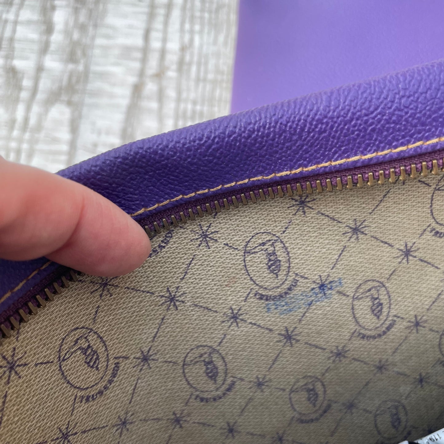 Trussardi viola con spessore