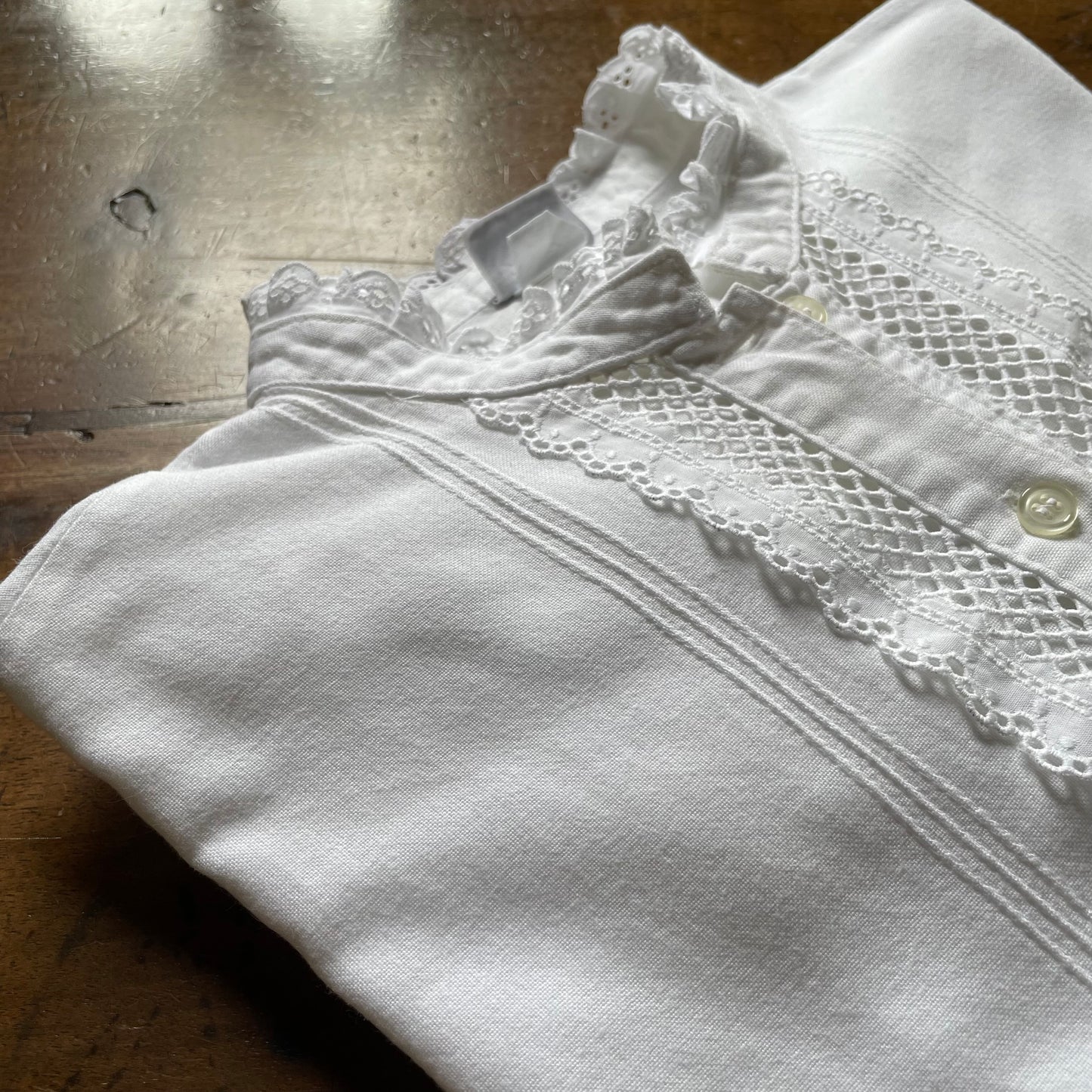 Tyrolean shirt with ruffle collar