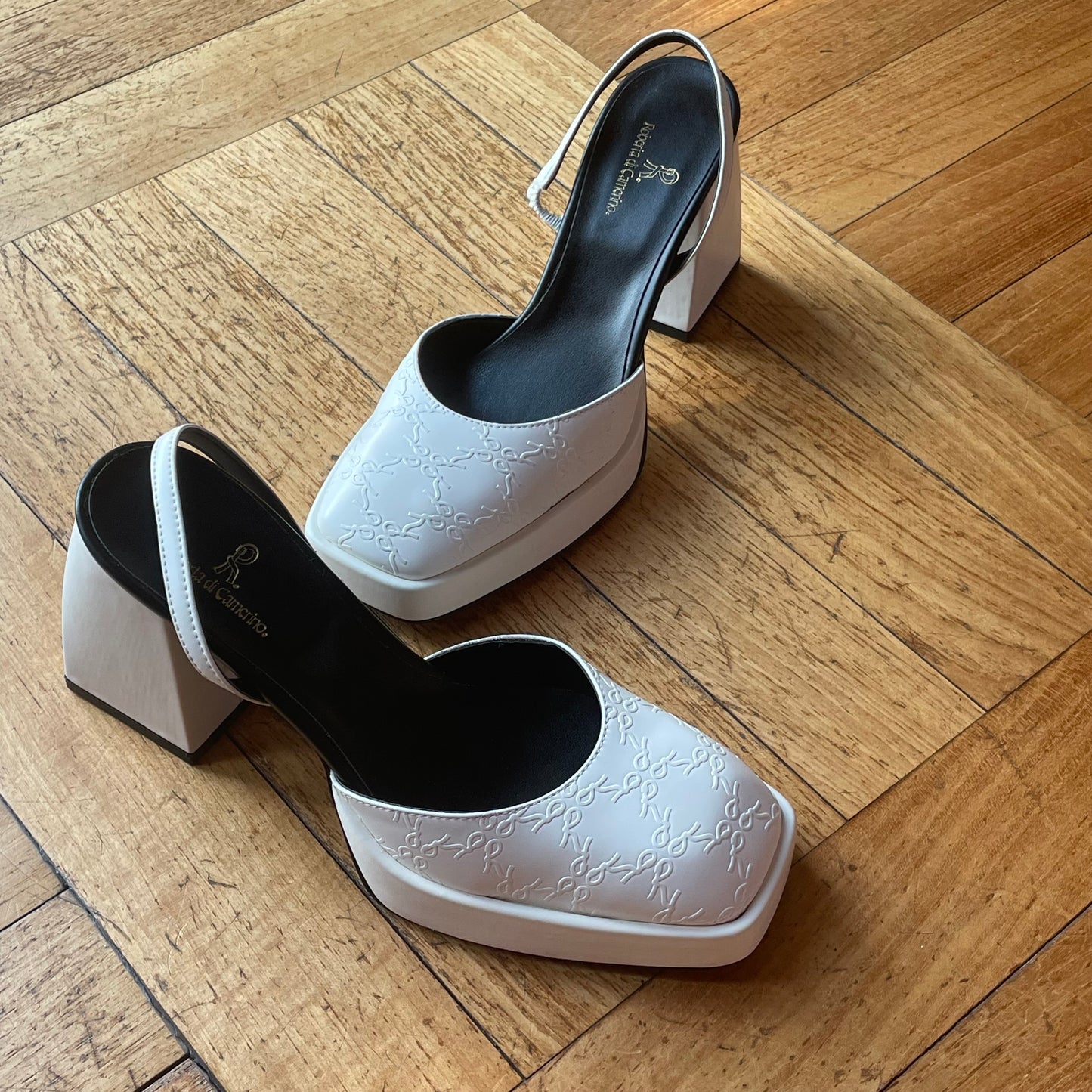 Roberta di Camerino White shoes