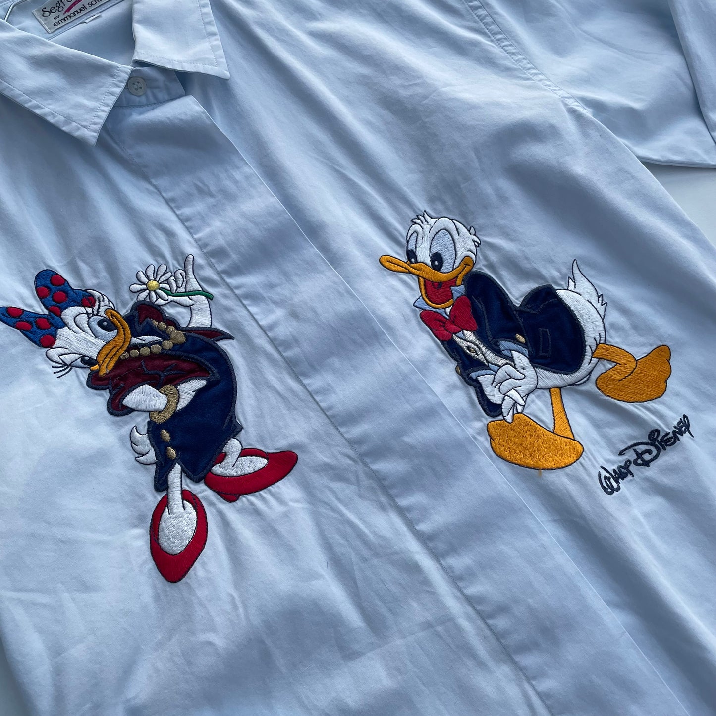 Donald Duck in love shirt