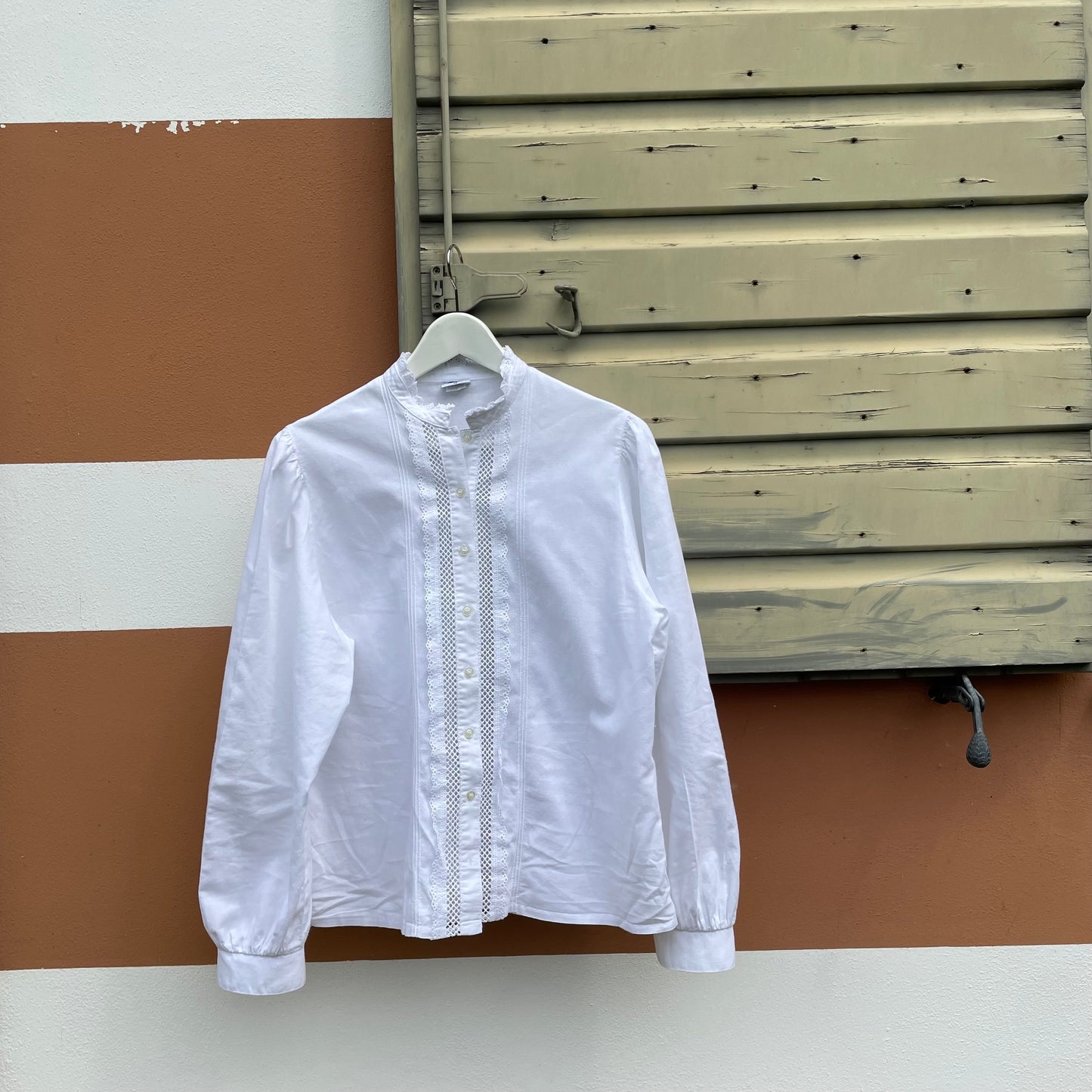Tyrolean shirt with ruffle collar