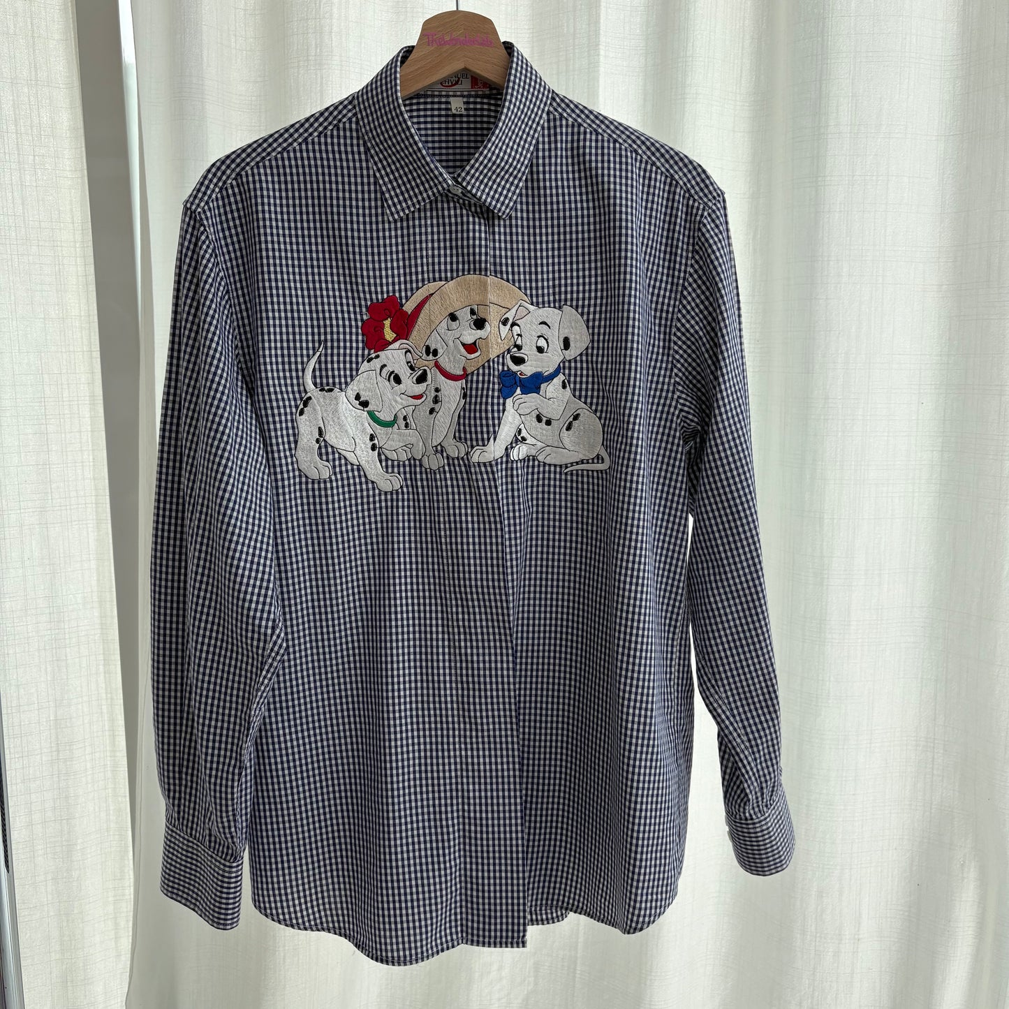 Dalmata su quadretti vichy bianco e blu