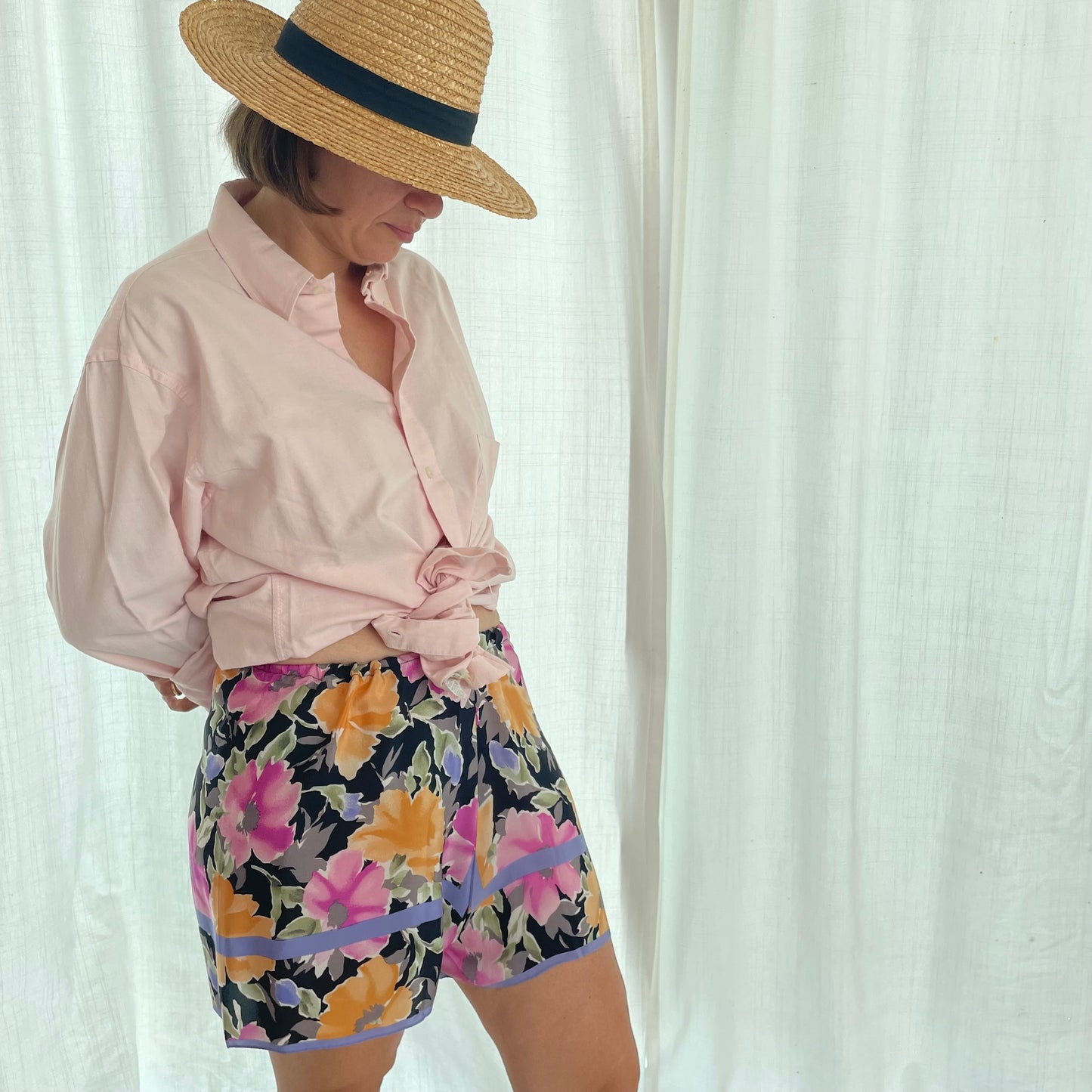 Fou shorts fiori lilla su nero