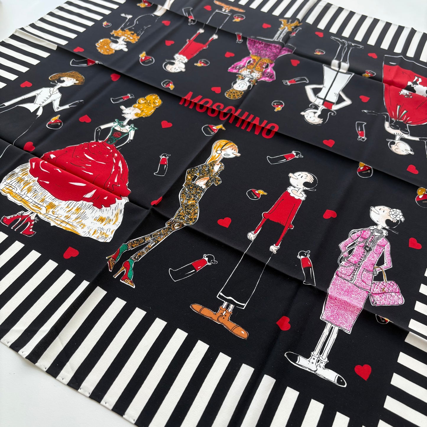 Moschino foulard-Olivia fashionista