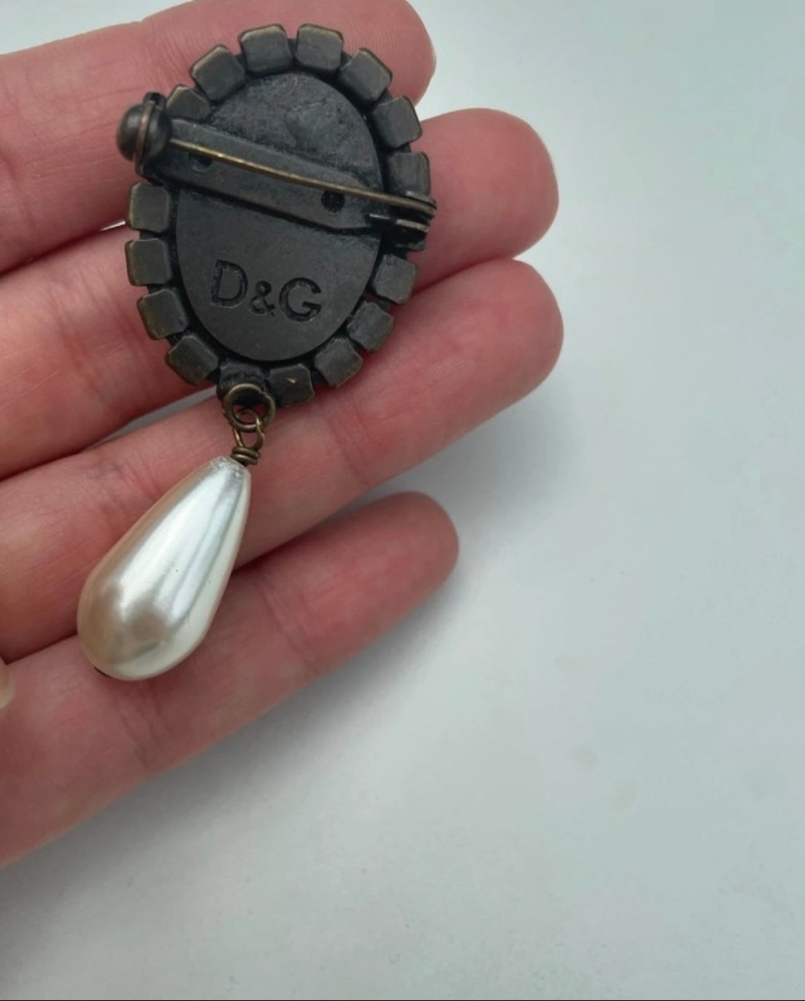 Spilla D&G