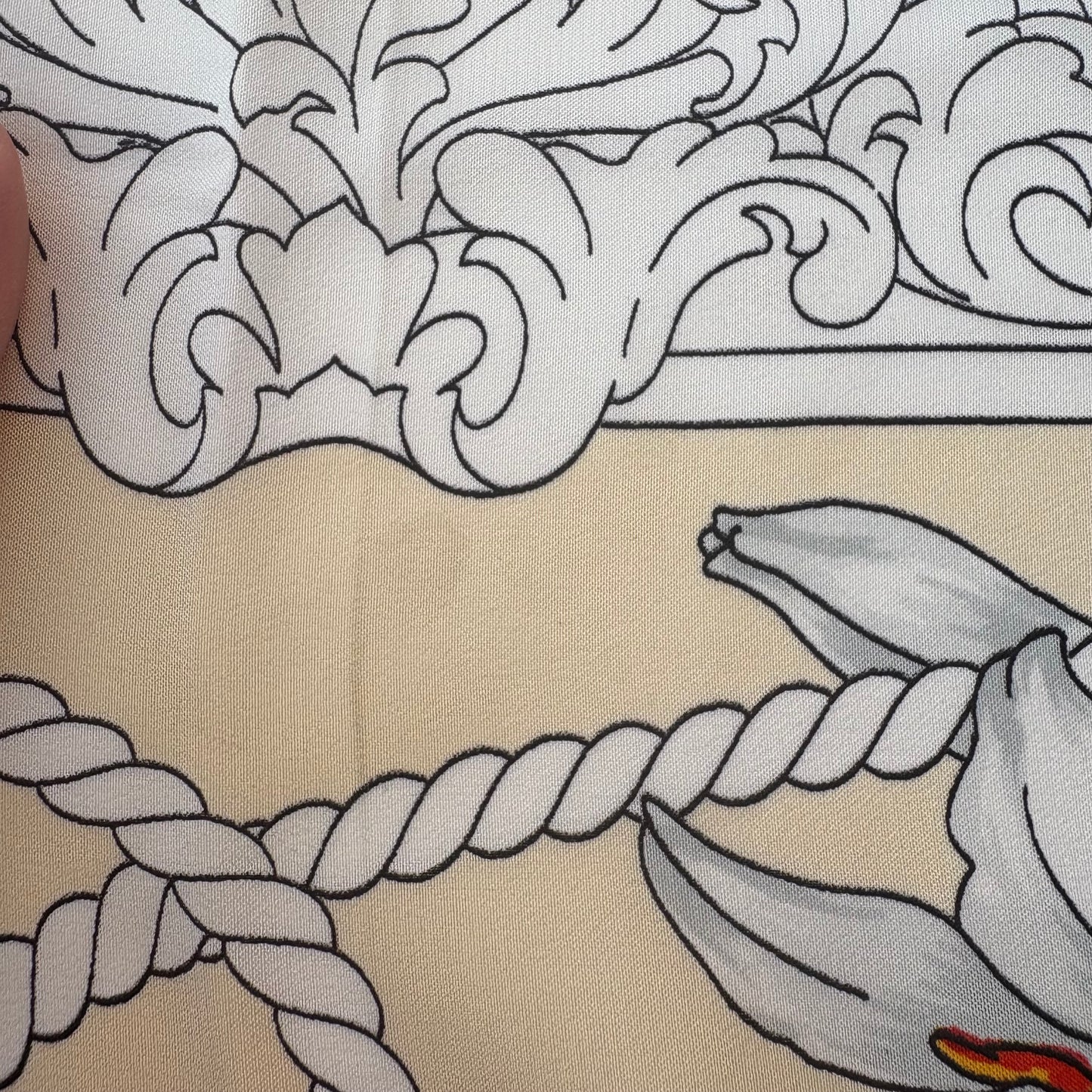 Moschino foulard- Pace Amore e Fantasia