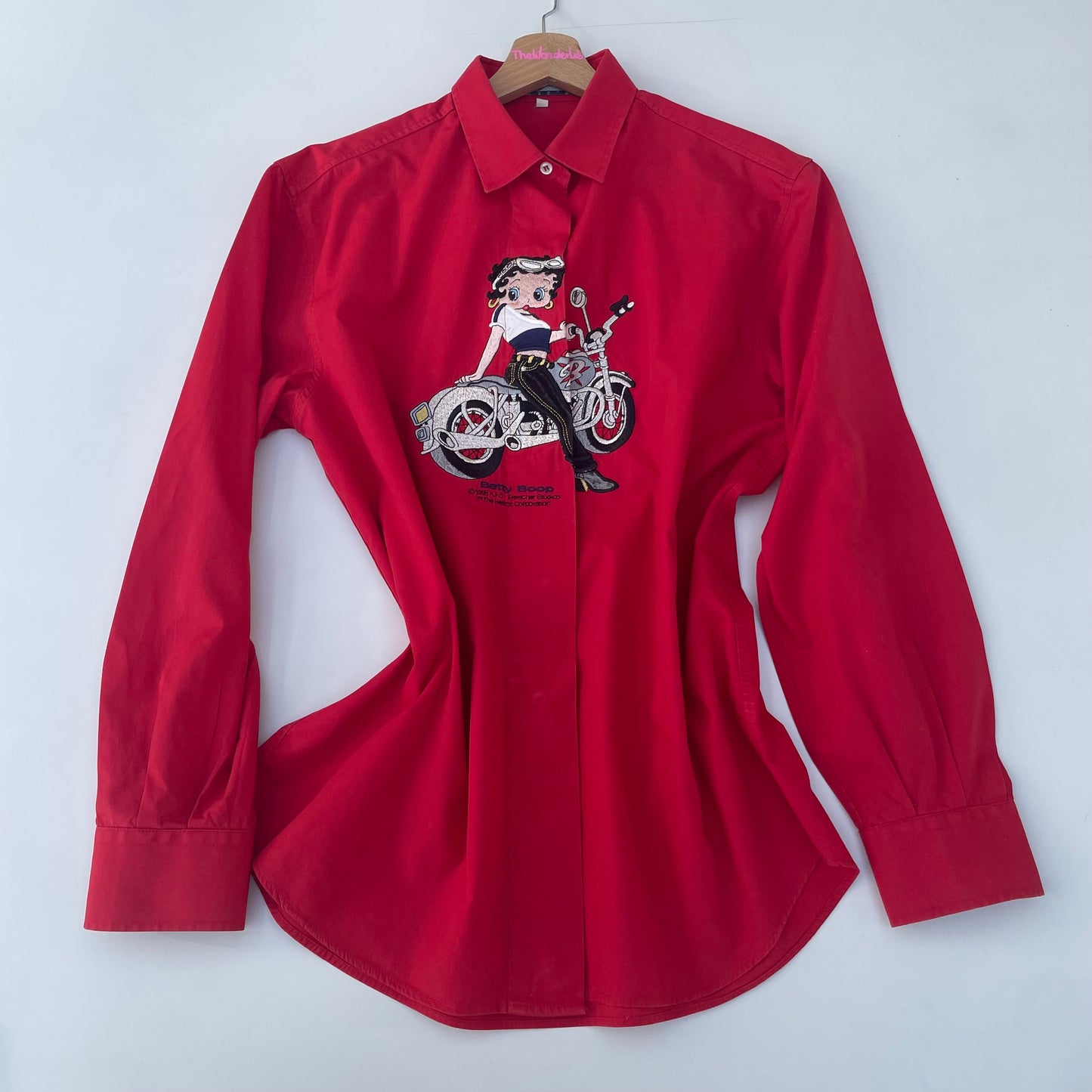 Schvili Betty in red