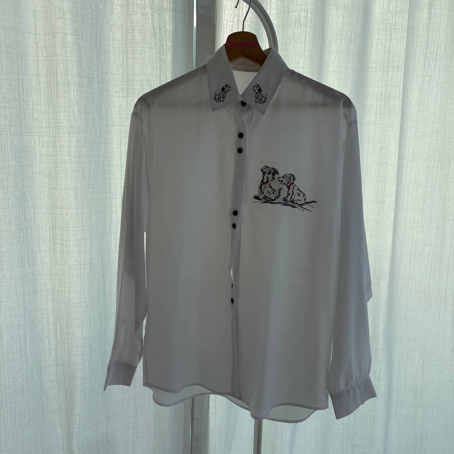 Dalmata shirt con bottoncini neri