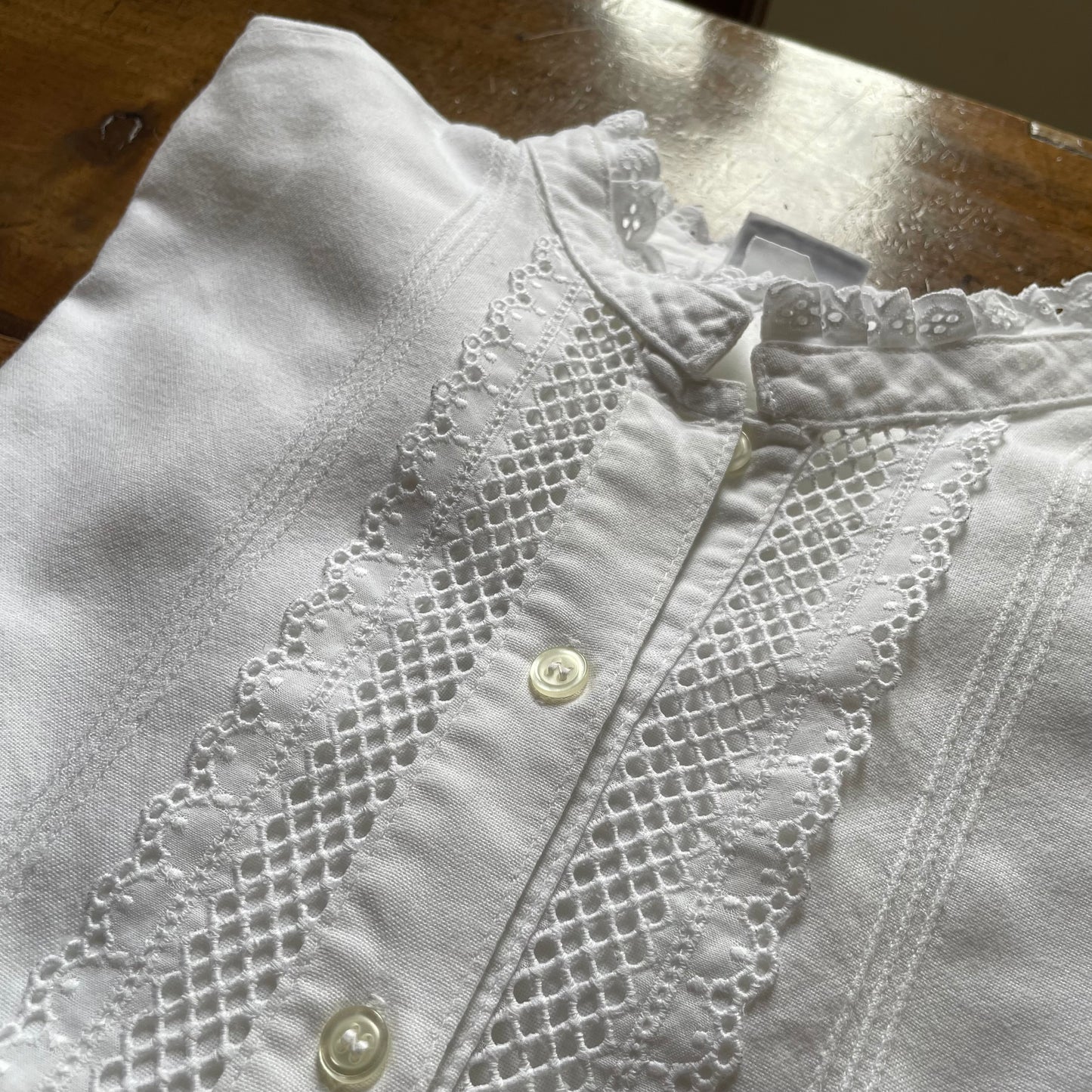 Tyrolean shirt with ruffle collar