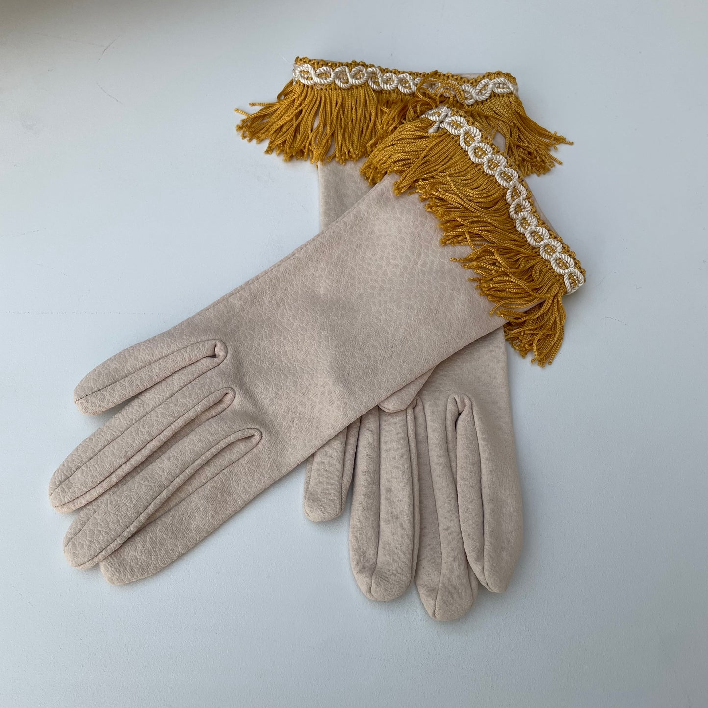 Ecru gloves with gold trimmings
