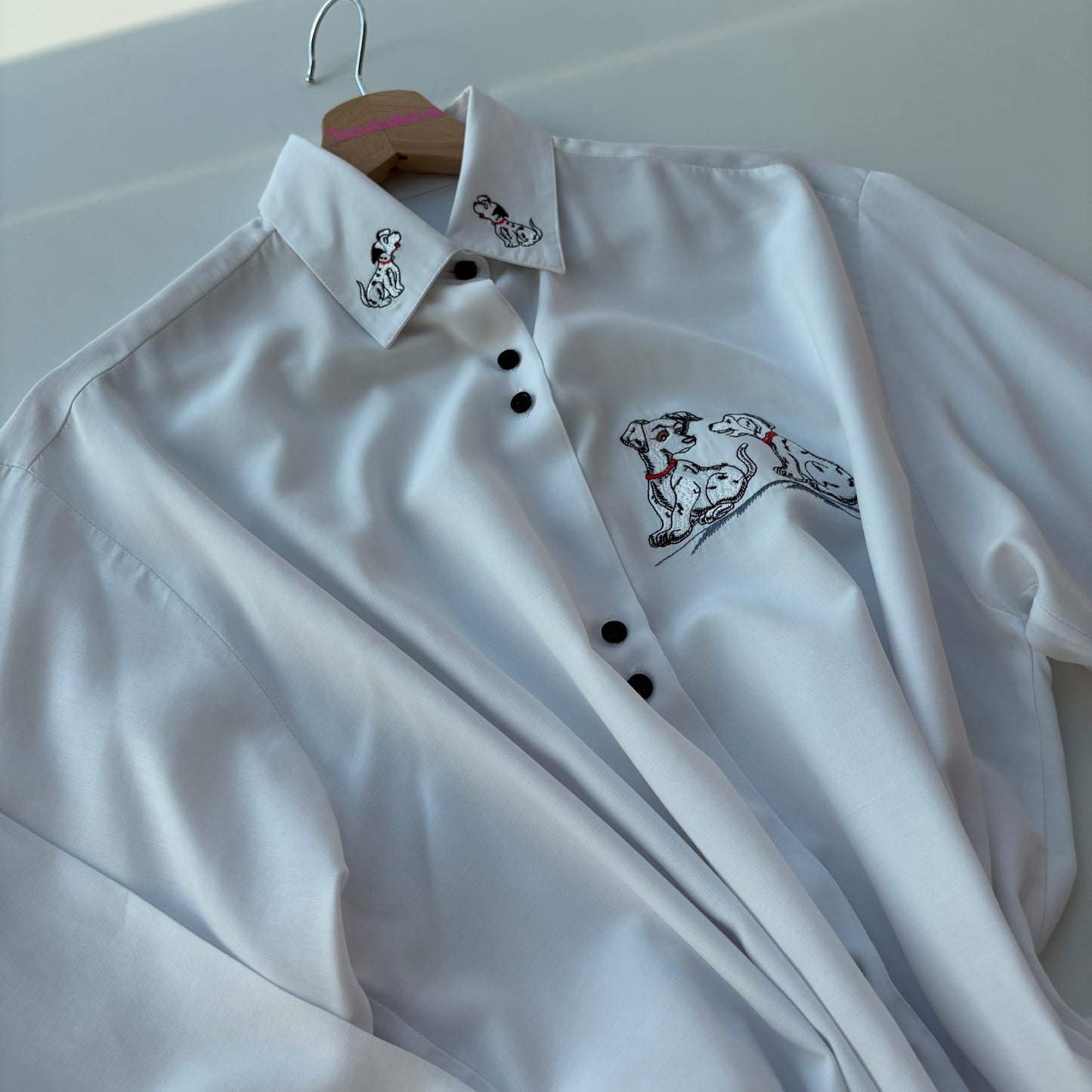Dalmata shirt con bottoncini neri