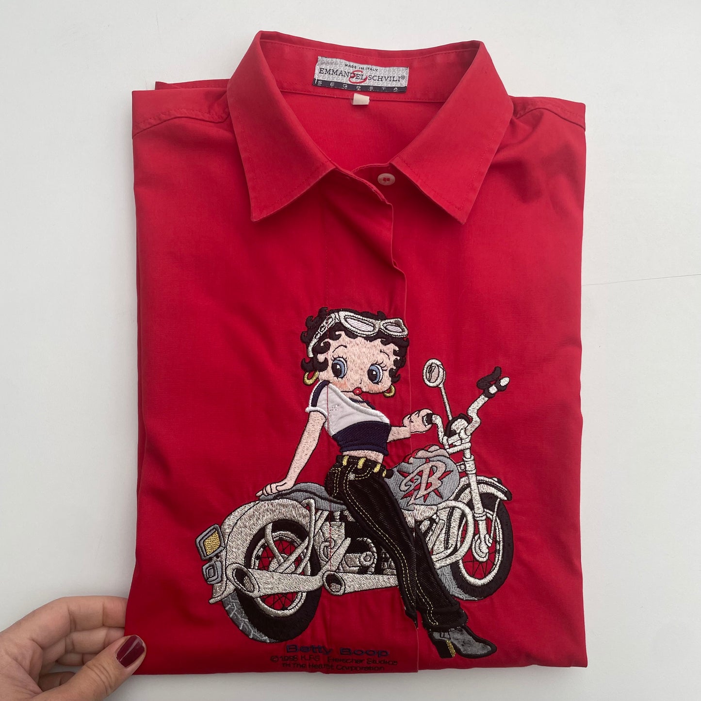 Schvili Betty in red