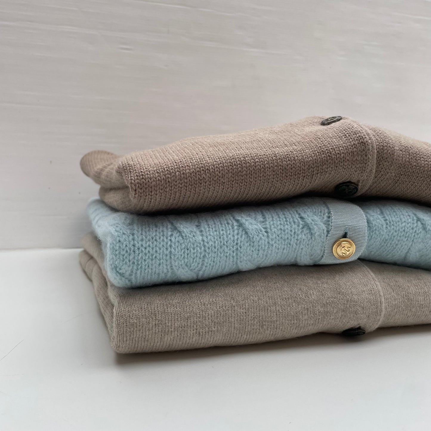 Cardigan azzurro baby lana shetland