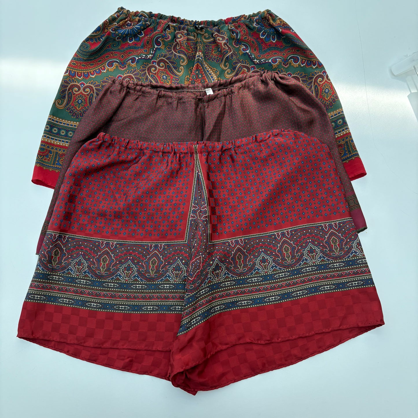 Fou shorts con bordo Etro-style