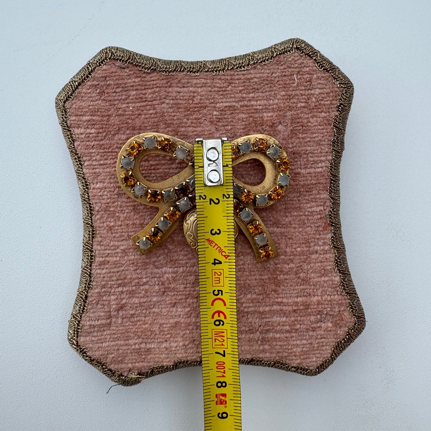 Spilla fiocco e ciondolo cuore