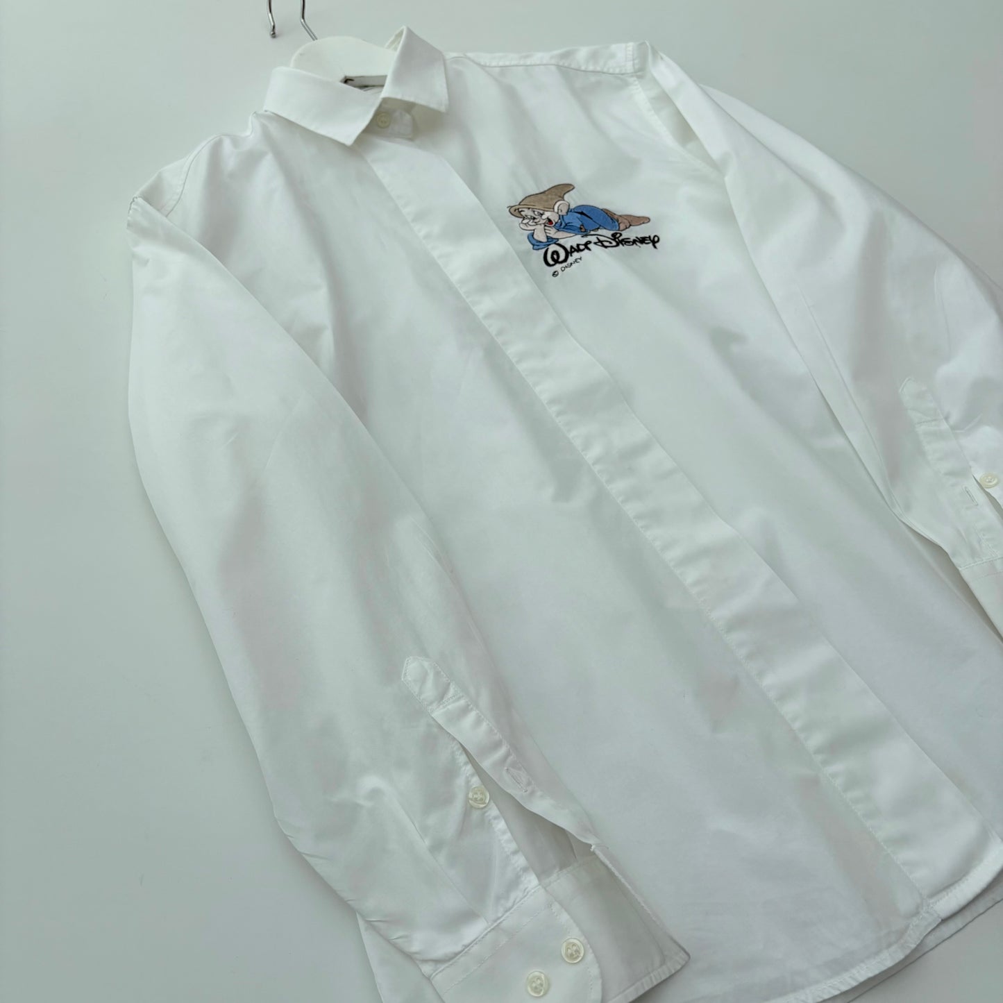 Cucciolo camicia bianca