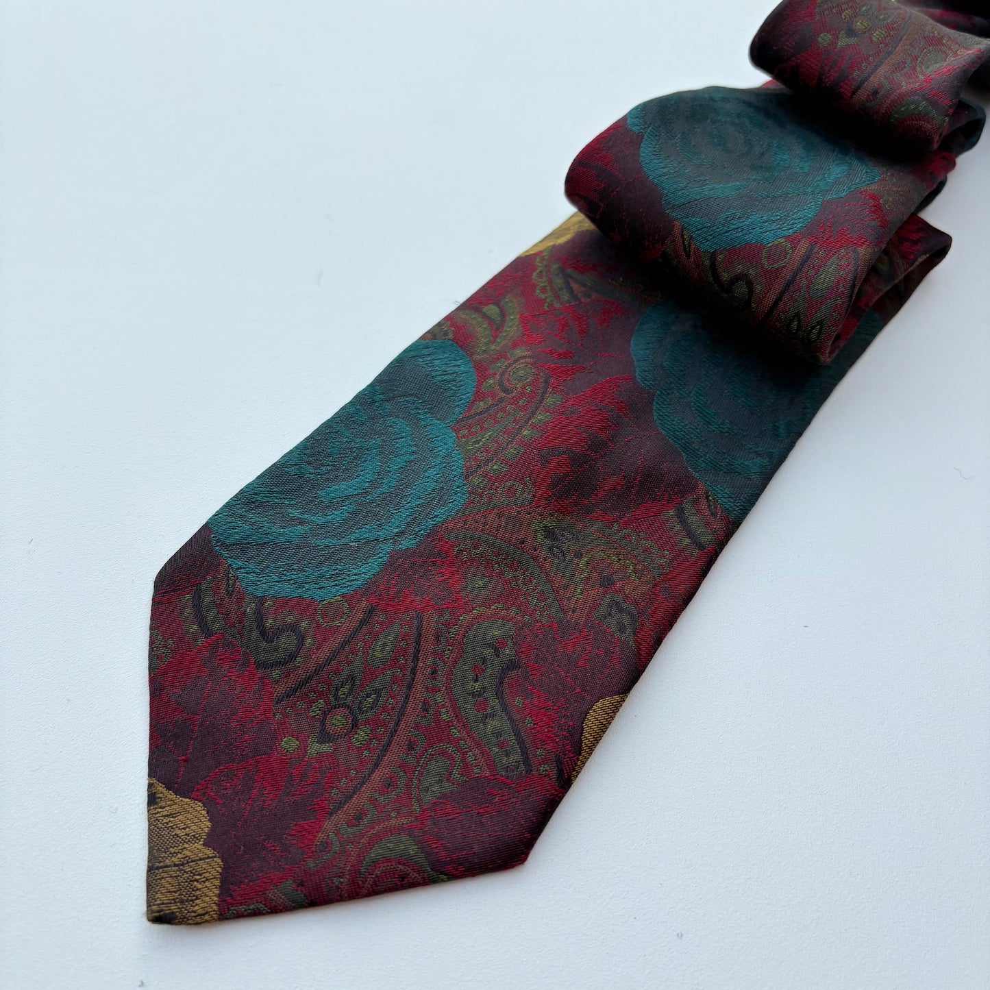 Cacharel tie