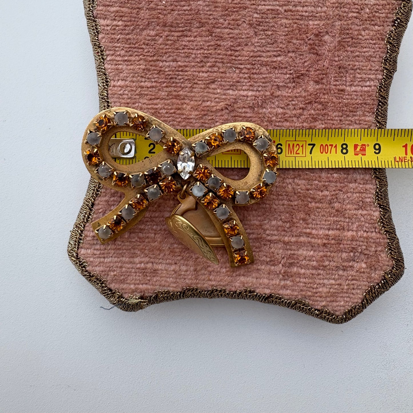 Spilla fiocco e ciondolo cuore