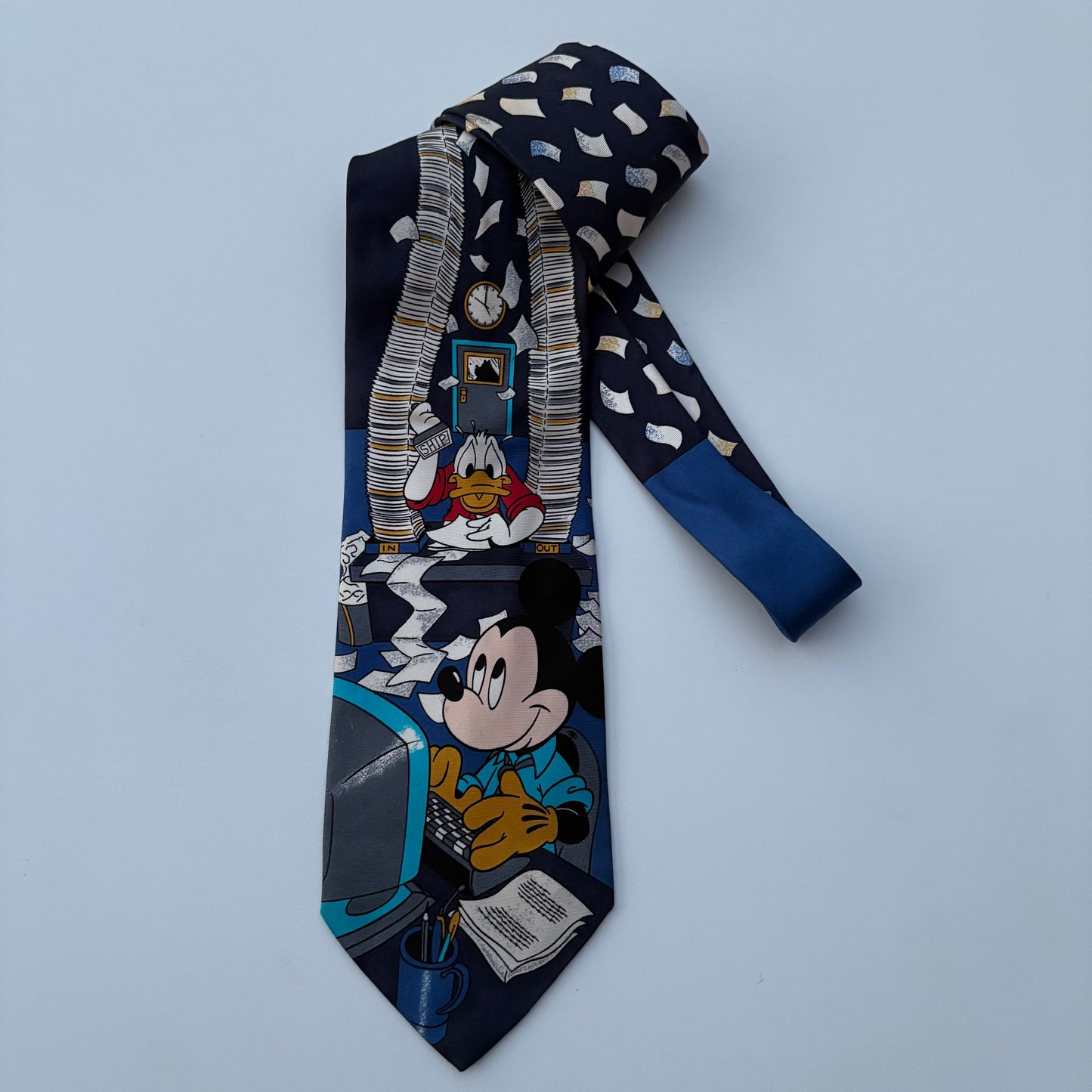 Paperino e Topolino in ufficio tie