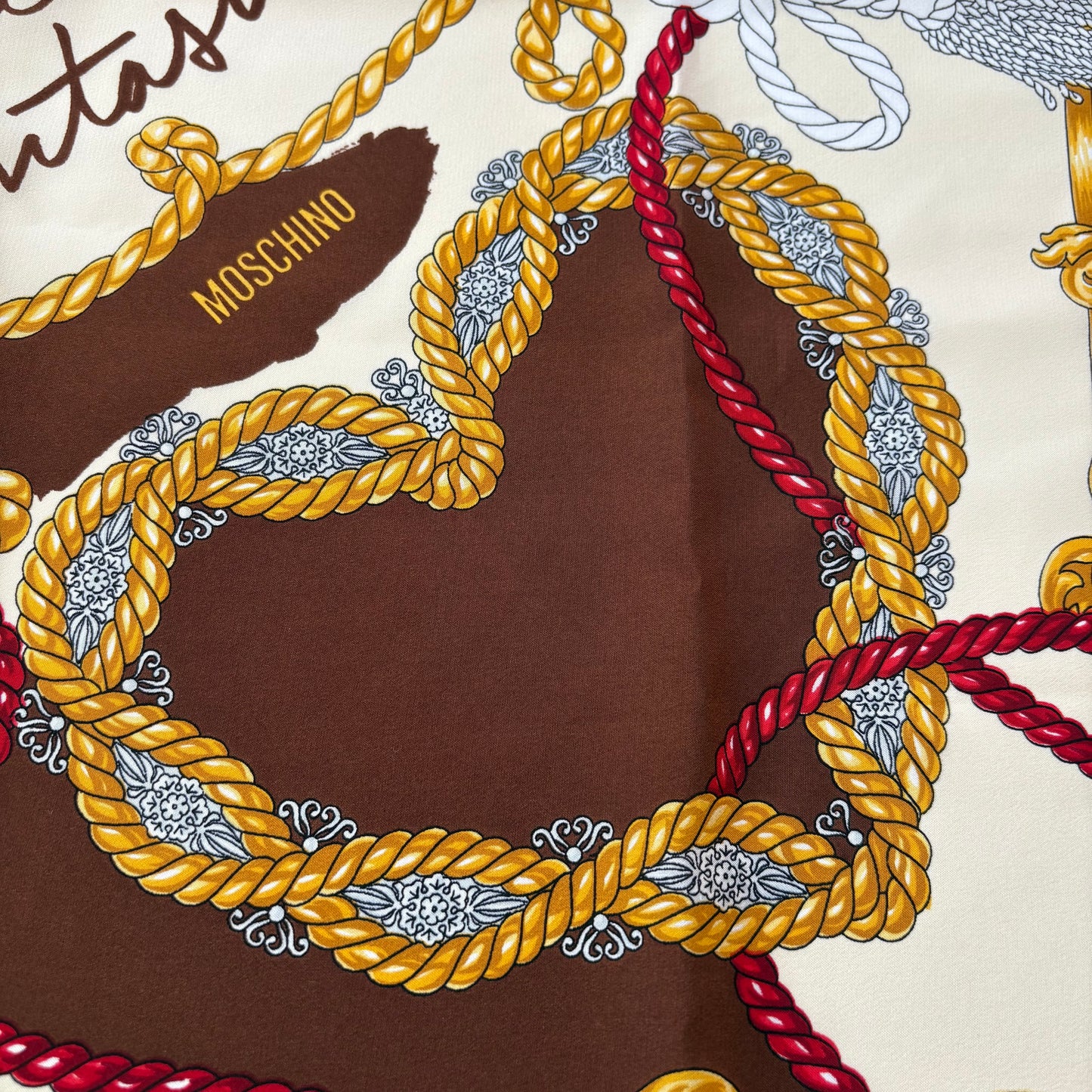 Moschino foulard- Pace Amore e Fantasia