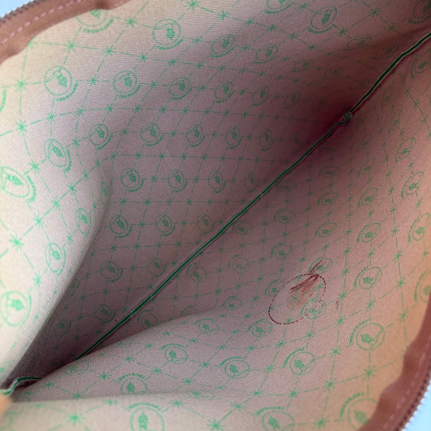 Busta piatta verde Trussardi