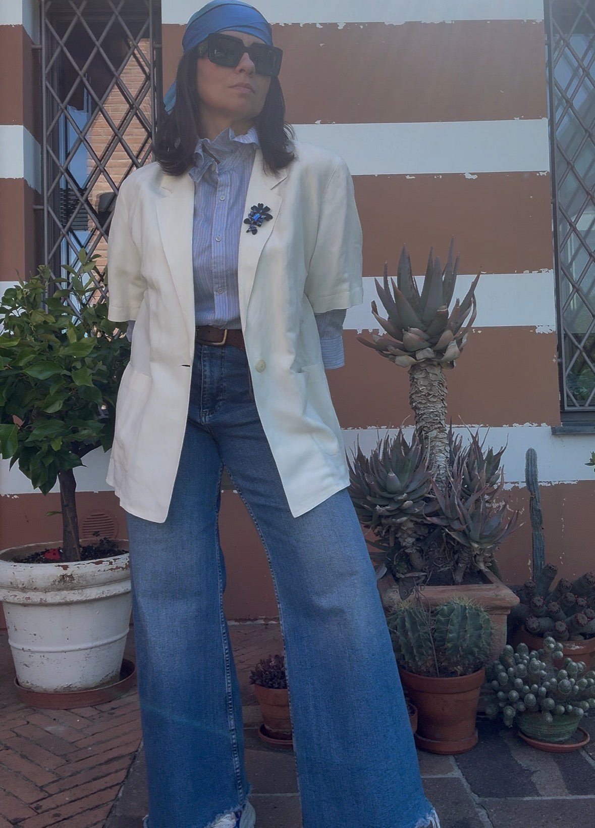 Spilla fiore blu con strass