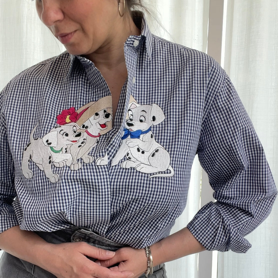 Dalmata su vichy bianco e blu